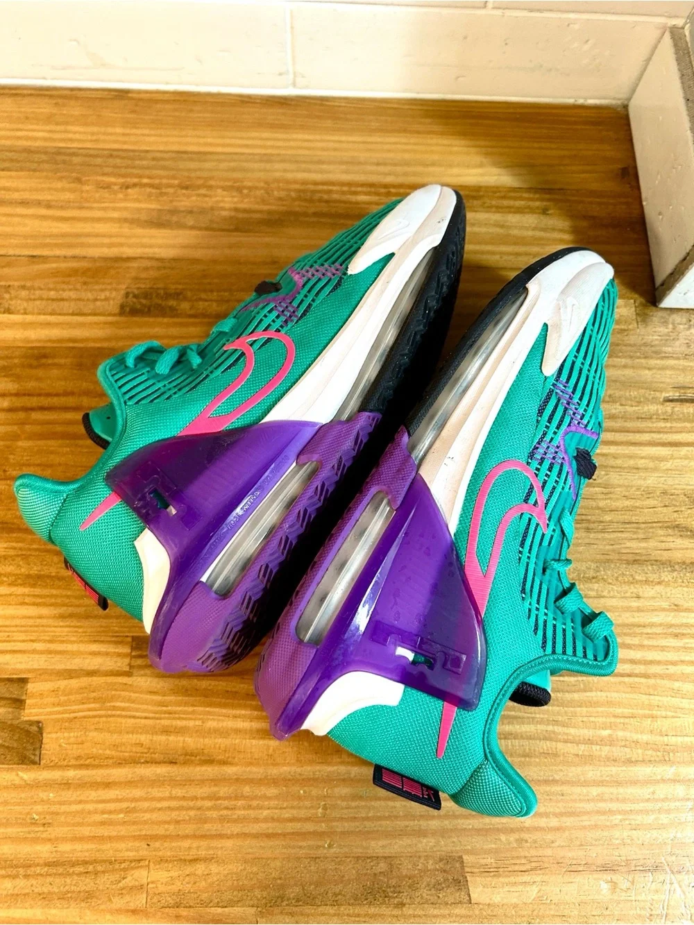 Nike Lebron Witness VI Clear Emerald/Wild Berry CZ4052-300 Men's Sneakers Sz 8.5